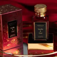 Eleganckie perfumy Sorvella Vanilla & Oud z ogonem, w bogatym, czerwonym opakowaniu, na złotym tle.