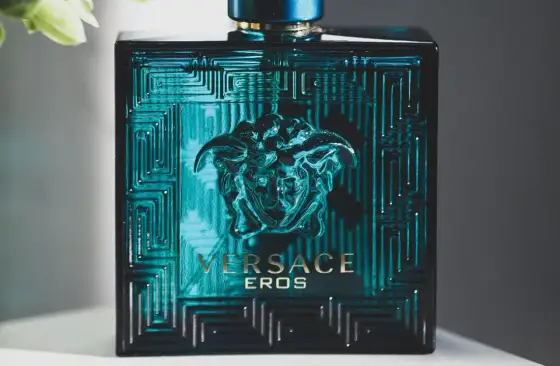 Najdroższe perfumy męskie - co naprawdę podbija cenę?
